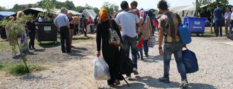 Des personnes migrantes à la frontière de la Hongrie, Kanjiea, nord de la Serbie,